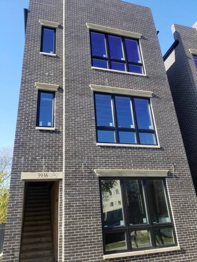 Primary Photo - 3936 S Indiana Ave