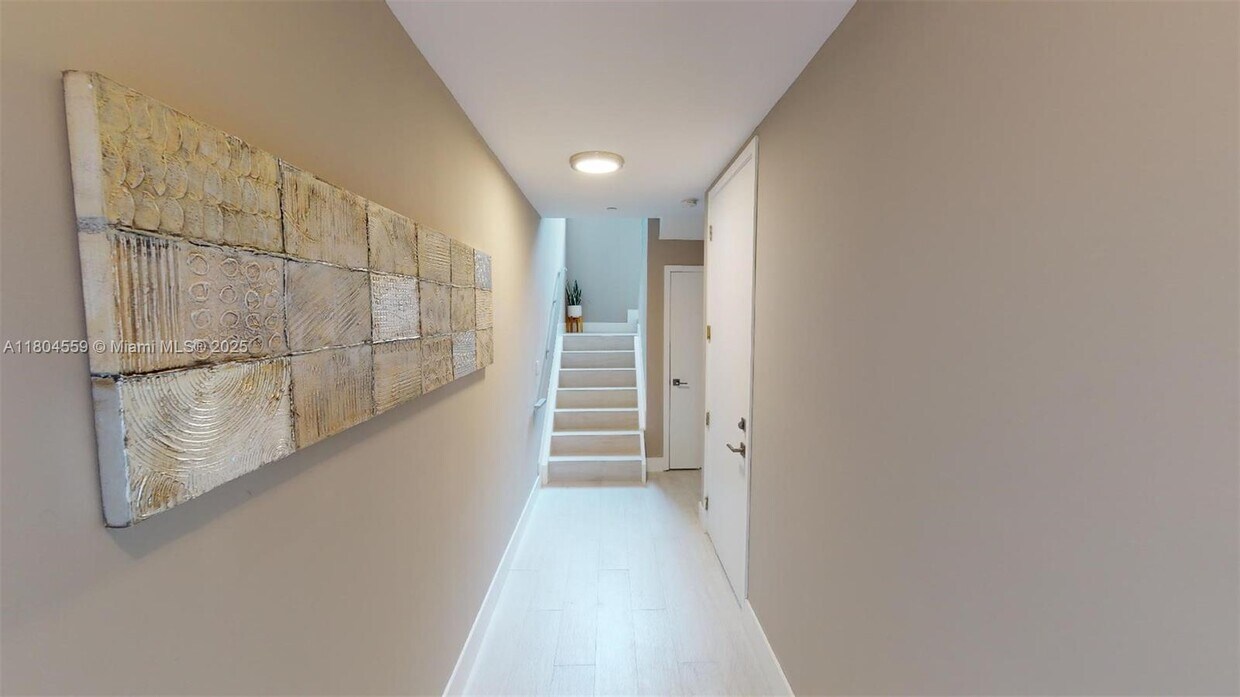 Foto principal - 614 NE 12th Ave
