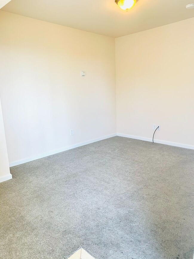 Building Photo - 1BD/1BA Apartment - CENTRALLY LOCATED IN M...