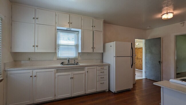 Foto del edificio - 3 Bed 2 Bath Near Downtown COS
