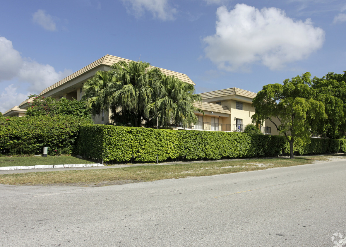 Foto del edificio - Courtyards at Kendall