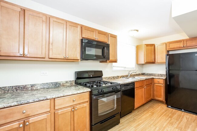 Building Photo - 5860 Woodgate Dr