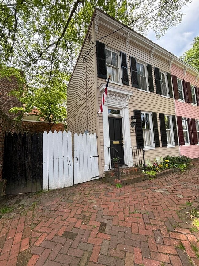 Photo - 408 Queen St Townhome