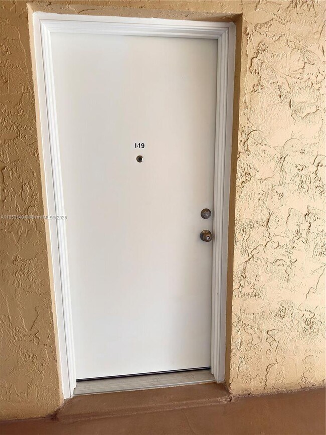 Foto del edificio - 10762 N Kendall Dr