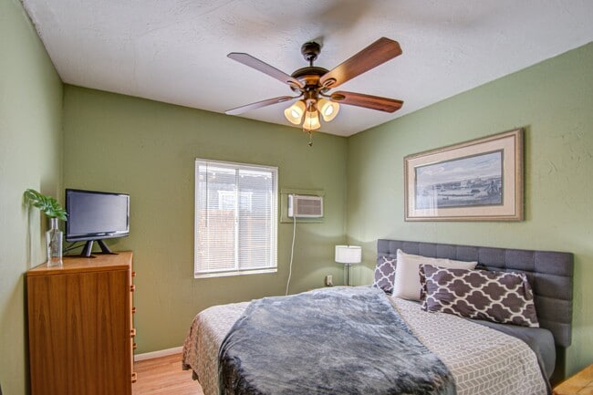 Building Photo - 322 N 12th St