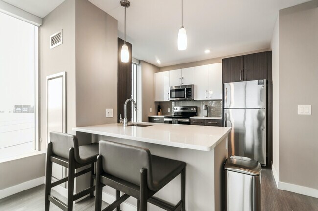 Building Photo - 5700 Rocky Ridge Landings Dr