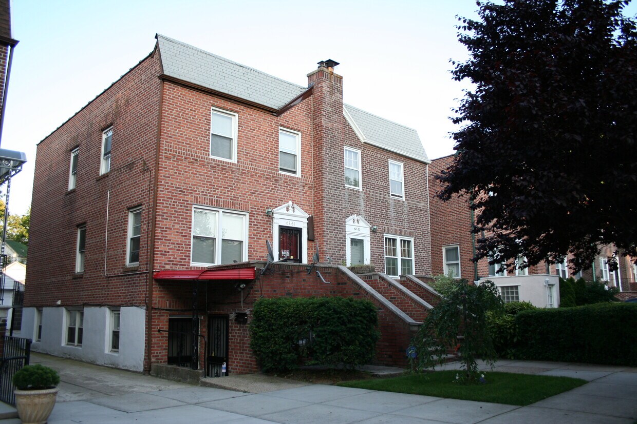 6861 Selfridge St, Forest Hills, NY 11375 House Rental in Forest