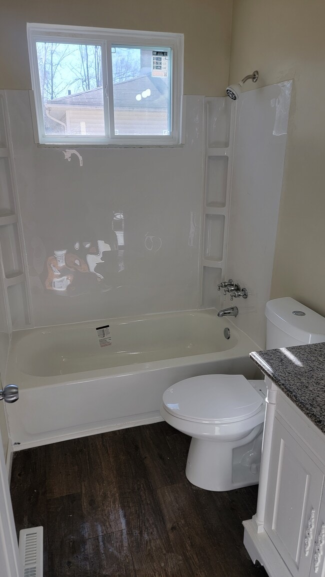 Foto del edificio - 2512 Maplewood Ave