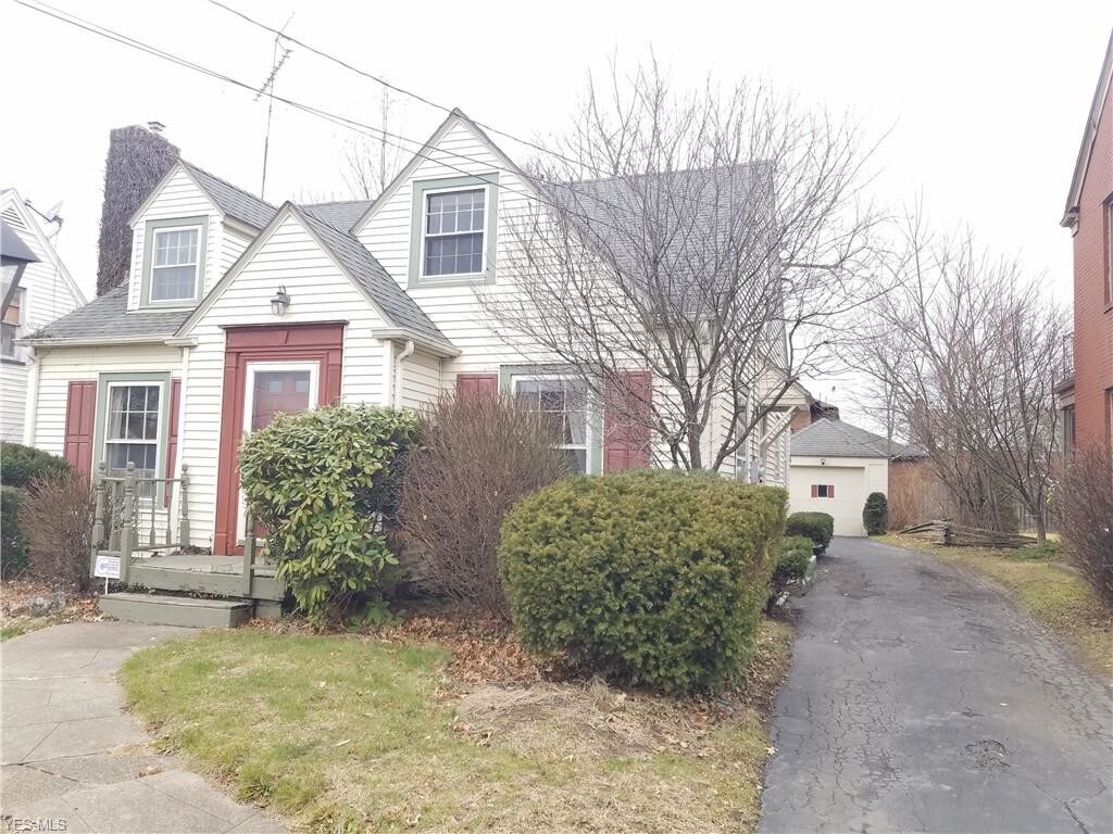 Primary Photo - 488 Mistletoe Ave