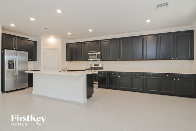 Foto del edificio - 6821 Greensmen Ave