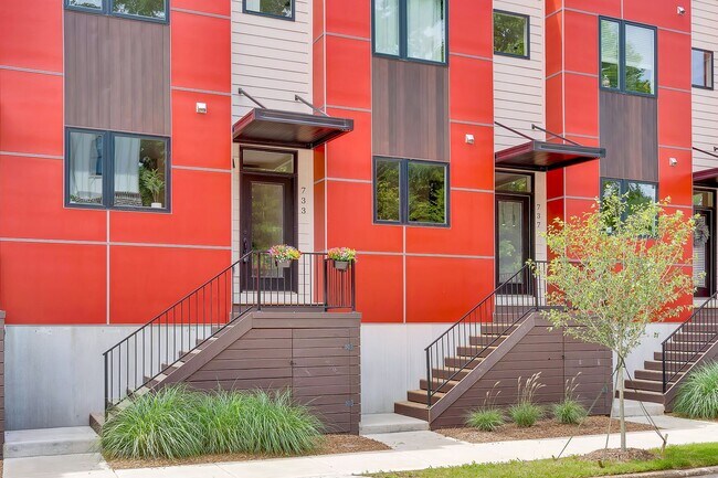 Building Photo - Brand New Townhome in North Short