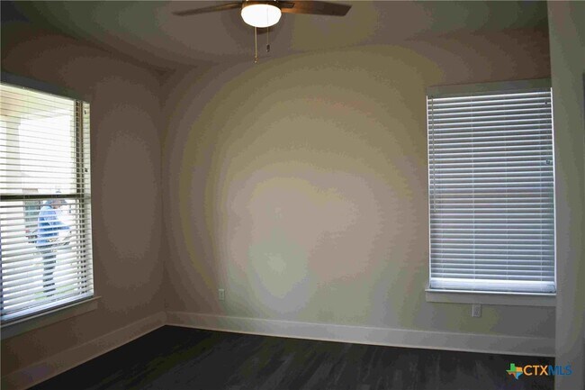 Foto del edificio - 1300 Black Locust Drive West