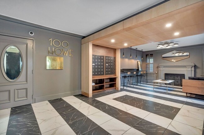 Building Photo - 100 Howe St