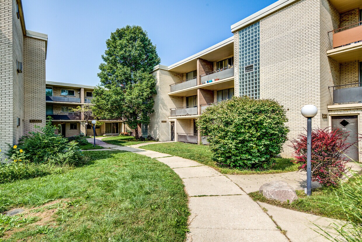 Primary Photo - 12554 Fairview Ave