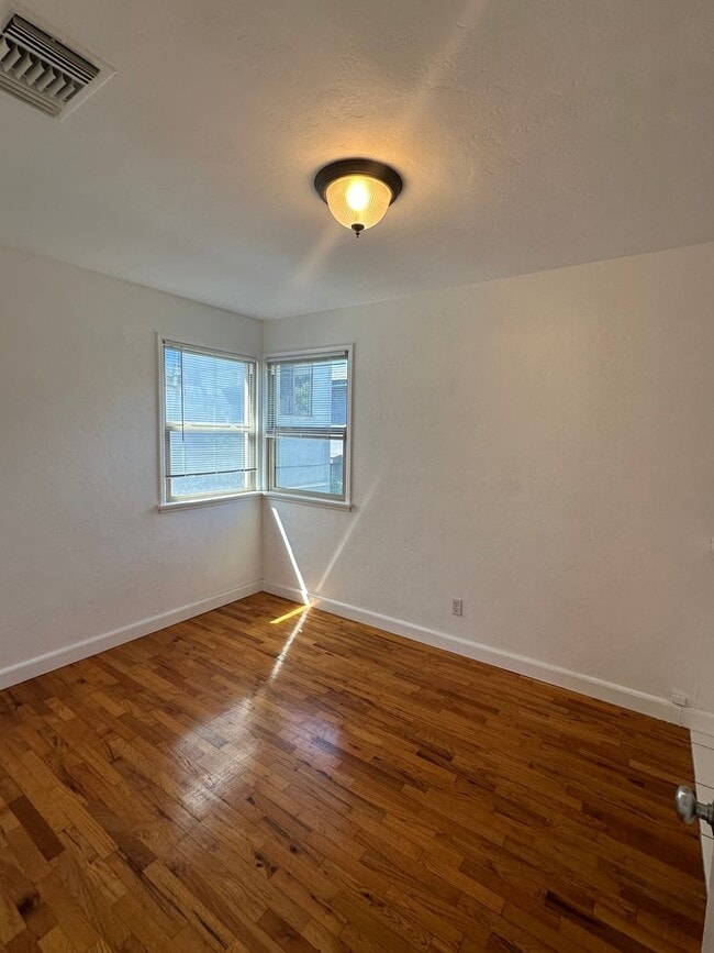 Foto del edificio - 3981 Falcon St