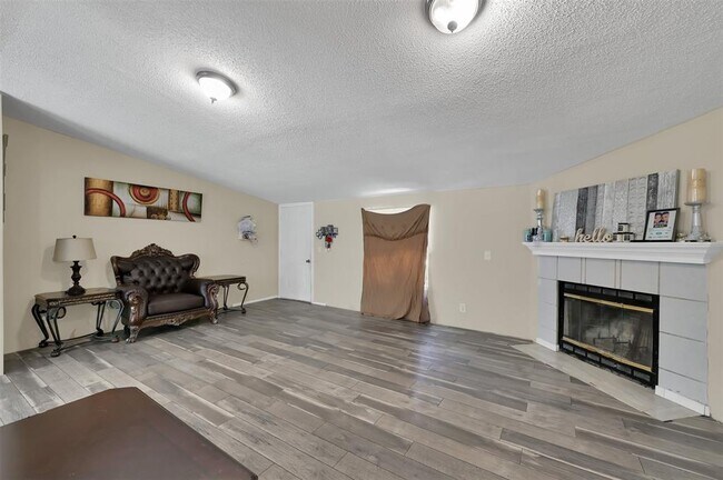 Building Photo - 15635 W Relza Dr