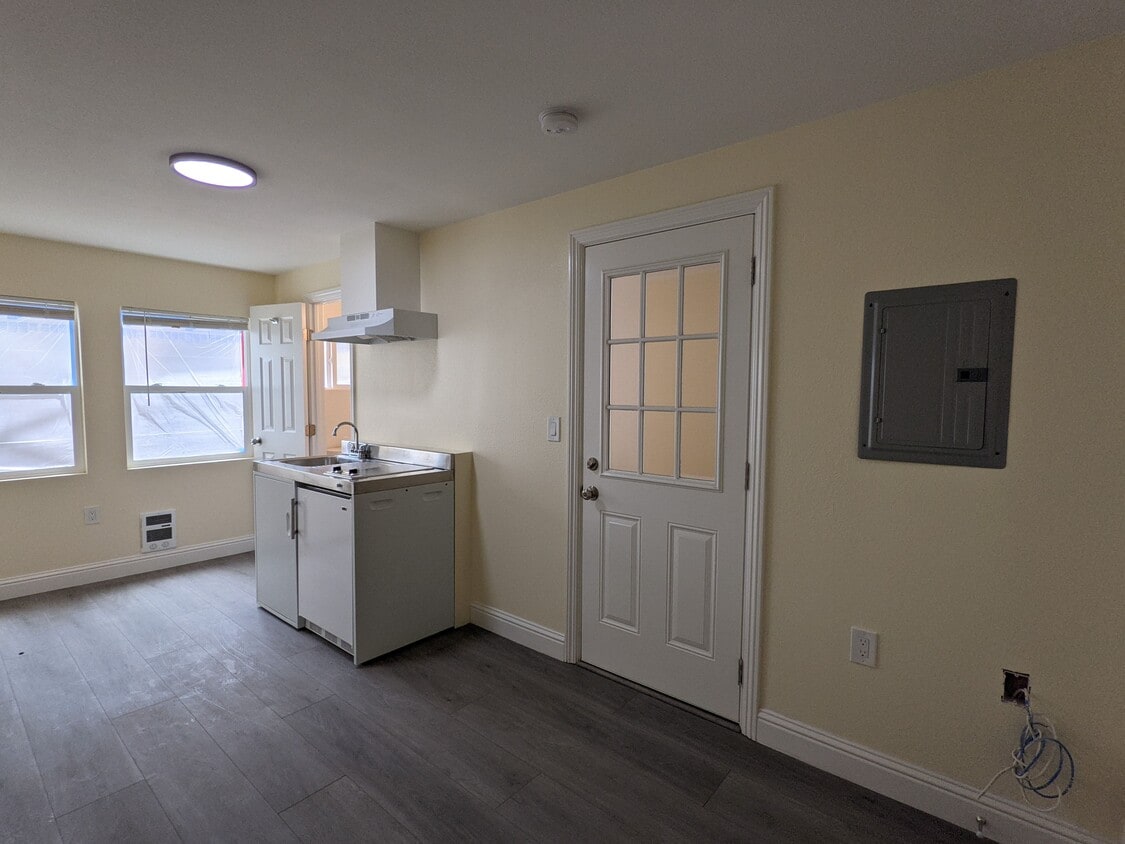 Bedroom/Kitchen - 2314 Ellsworth St