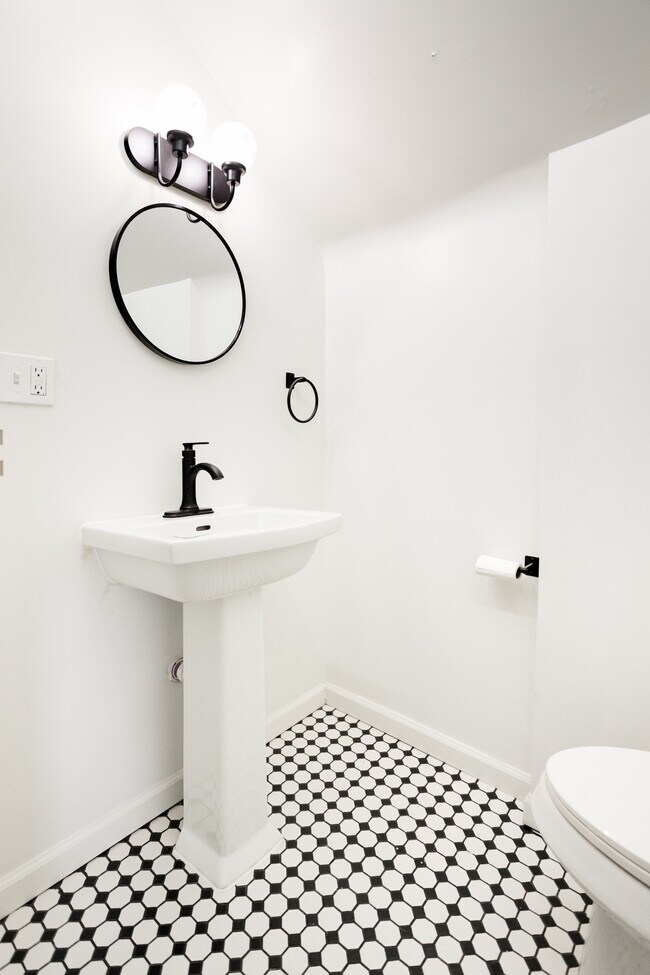 Foto del edificio - 8130 E Vernor Hwy