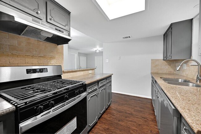 Building Photo - 4135 Oak Shadows Dr