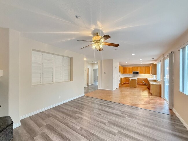 Building Photo - Beautiful 5B/3BA Home in Vista Available for Rent!