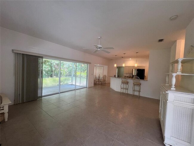 Building Photo - 1585 Red Oak Ln