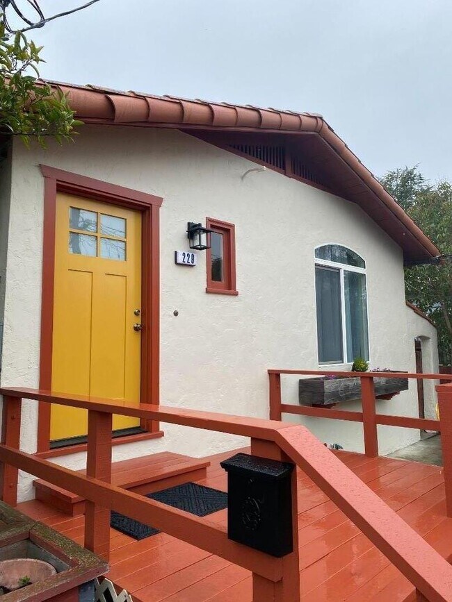 Foto del edificio - 229 Bancroft Rd