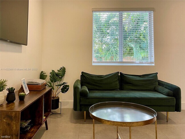 Building Photo - 2 br, 1 bath House - 220 NW 47th St