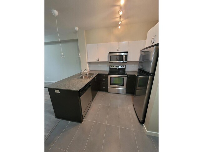 Photo du bâtiment - 13789-1107A 107A Ave