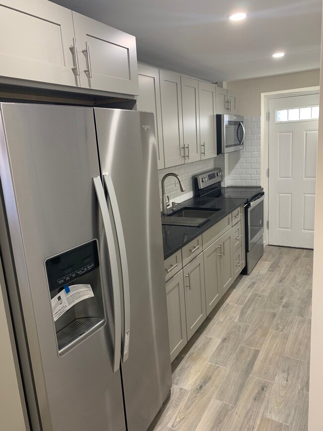 Building Photo - 614 Valley Ave