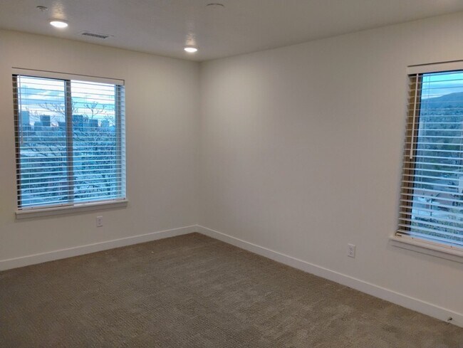 Foto del edificio - 1032 E 400 S
