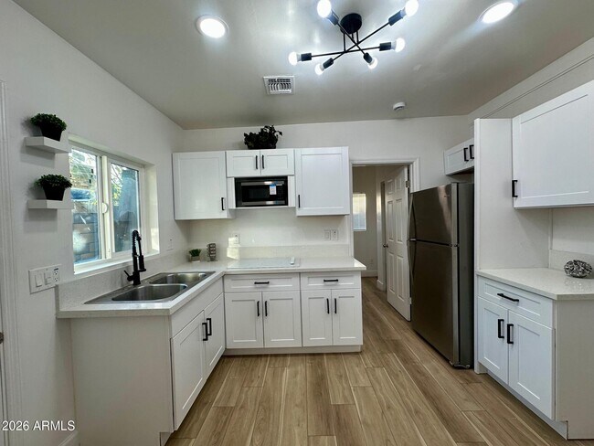 Foto del edificio - 3125 E Oak St