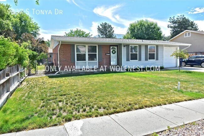 Building Photo - Sensational 4 Bedroom Sandy Home! No Depos...