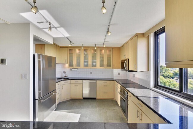 Foto del edificio - 7420 Westlake Terrace