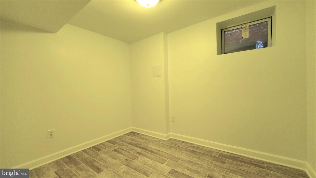 Primary Photo - 810 9th St NE