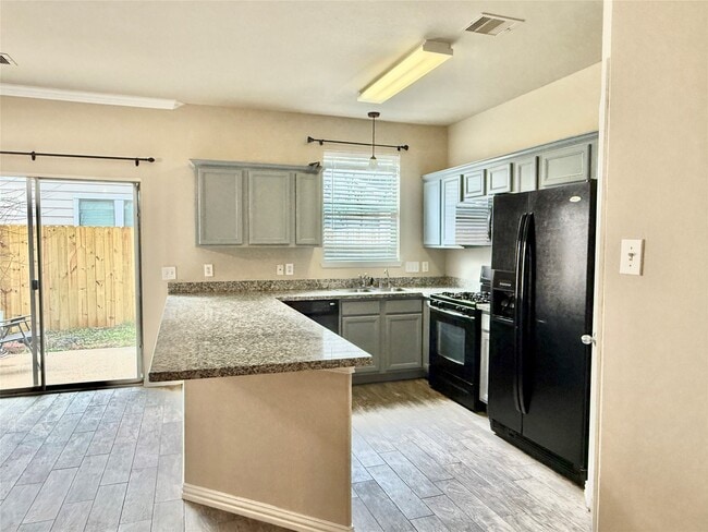 Foto del edificio - 13107 Lawsons Creek Ln