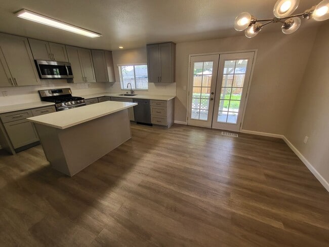Building Photo - 2621 Woodcrest Ln