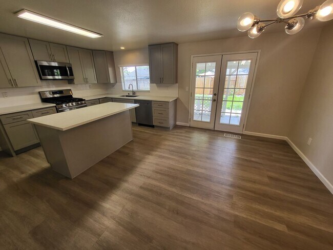 Foto del edificio - 2621 Woodcrest Ln
