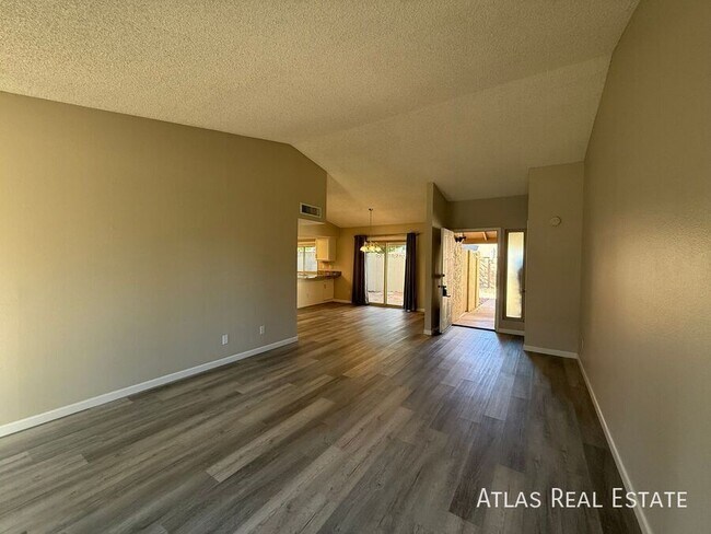 Foto del edificio - 4546 W Continental Dr