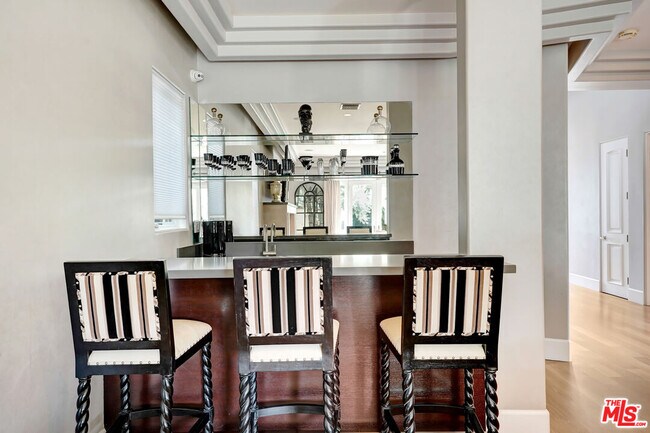 Foto del edificio - 841 N Crescent Heights Blvd