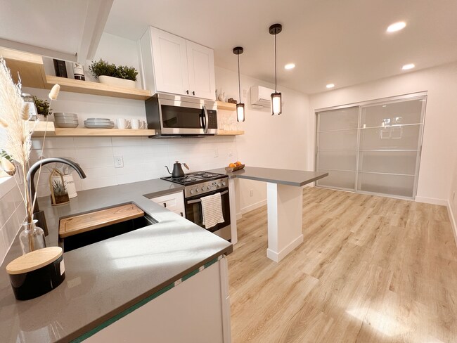 Foto del edificio - 5903 Glenfinnan Ave