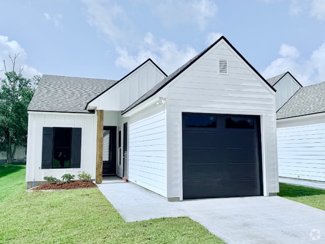 Building Photo - 114 Twin Meadow Ln
