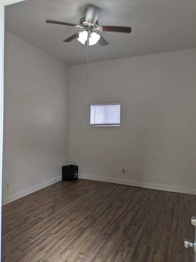 Building Photo - Cozy Studio Apartment