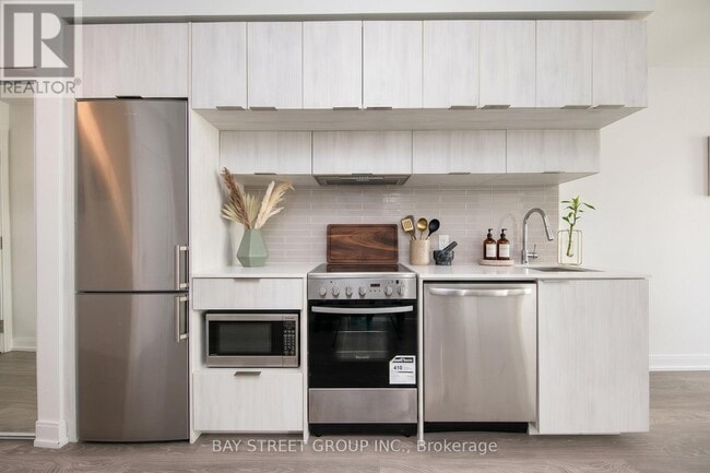 Building Photo - 181 Dundas St E