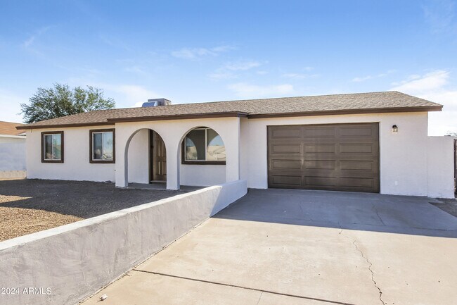 Foto del edificio - 4045 E Joan De Arc Ave