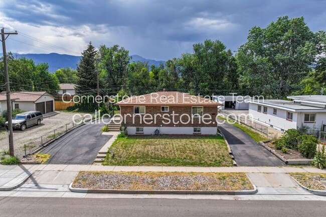 Building Photo - 1410 Custer Ave