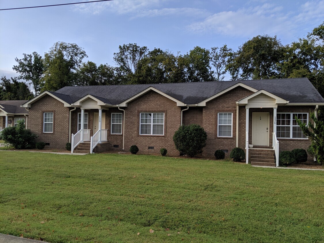 Foto principal - 130 Barton Dr
