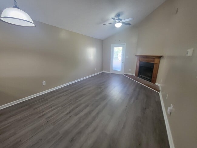 Foto del edificio - 3388 Royal Wood Rd