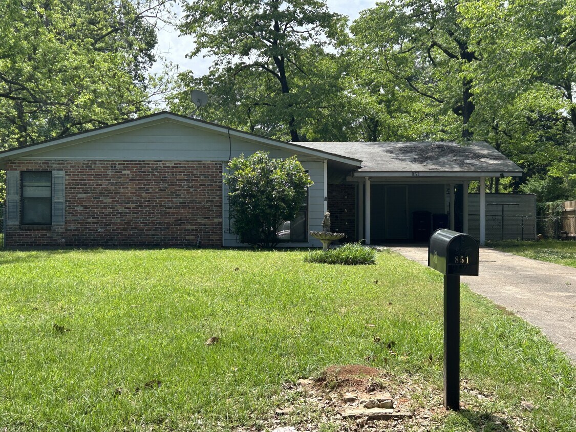Foto principal - 851 Willow Dr