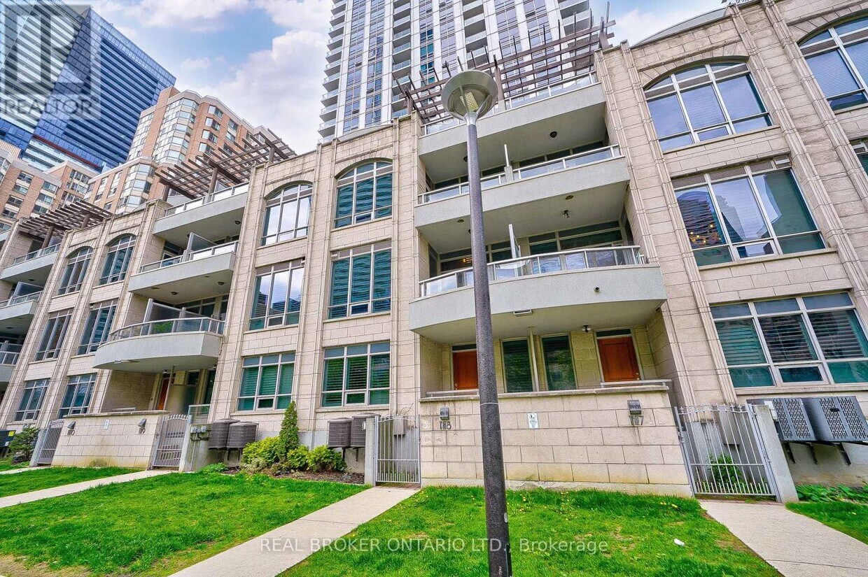 Photo principale - 761 Bay St.