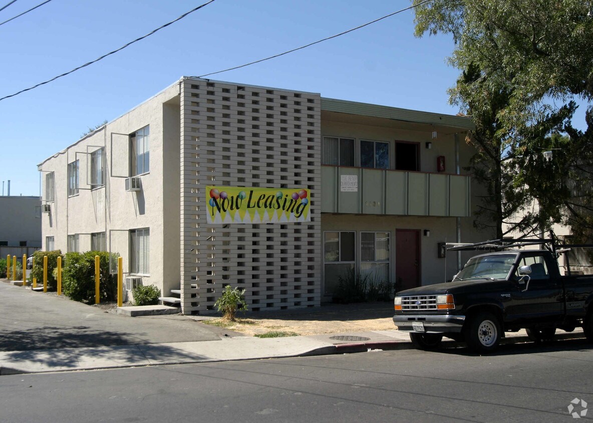 Building Photo - 1131 Virginia Ln